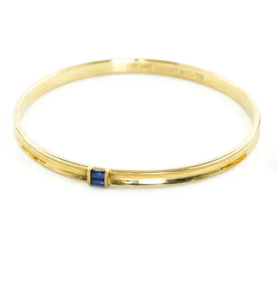 Esclava circular Tiffany & Co, año 1997. Oro amarillo de 18k. Montada con dos zafiros baguette.