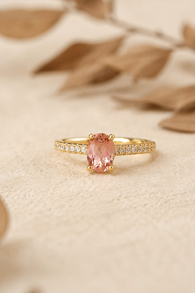 Anillo solitario oro amarillo, turmalina y brillantes