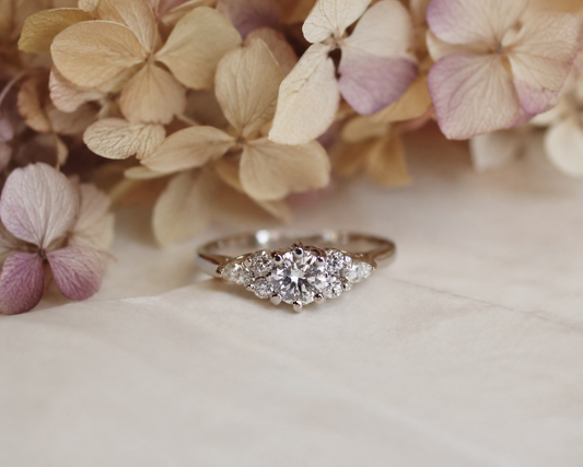 Anillo platino y diamantes