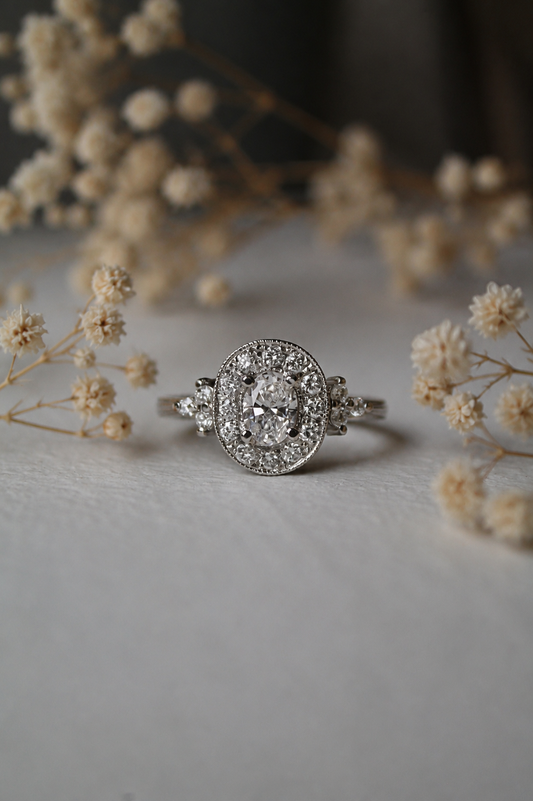 Anillo hecho a mano, platino y diamantes