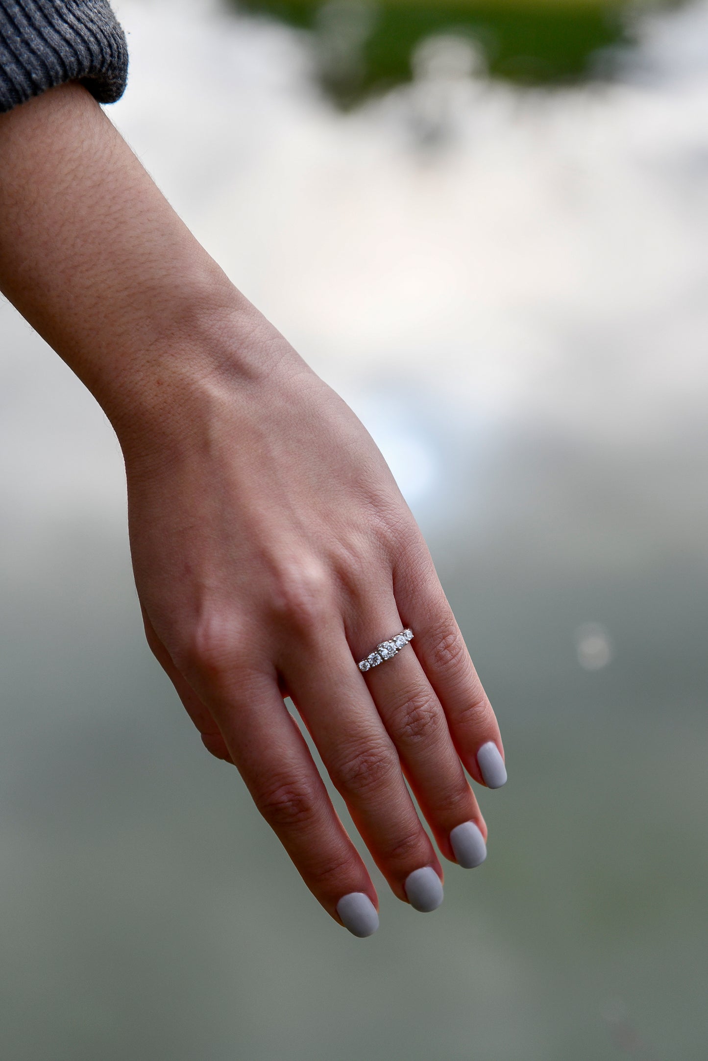 Anillo modelo quintillo a pedido, hecho a mano de platino y brillantes.
