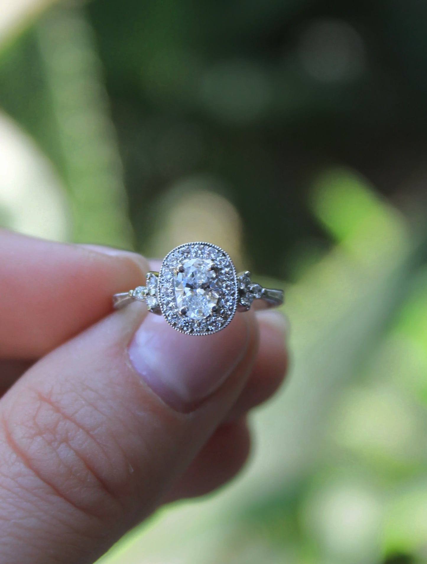 Anillo hecho a mano, platino y diamantes