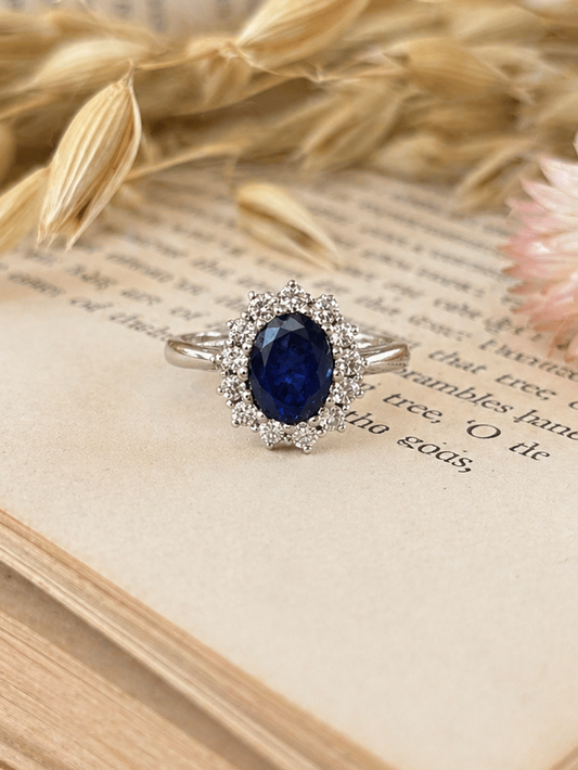 Anillo a pedido, hecho a mano, platino, zafiro y brillantes