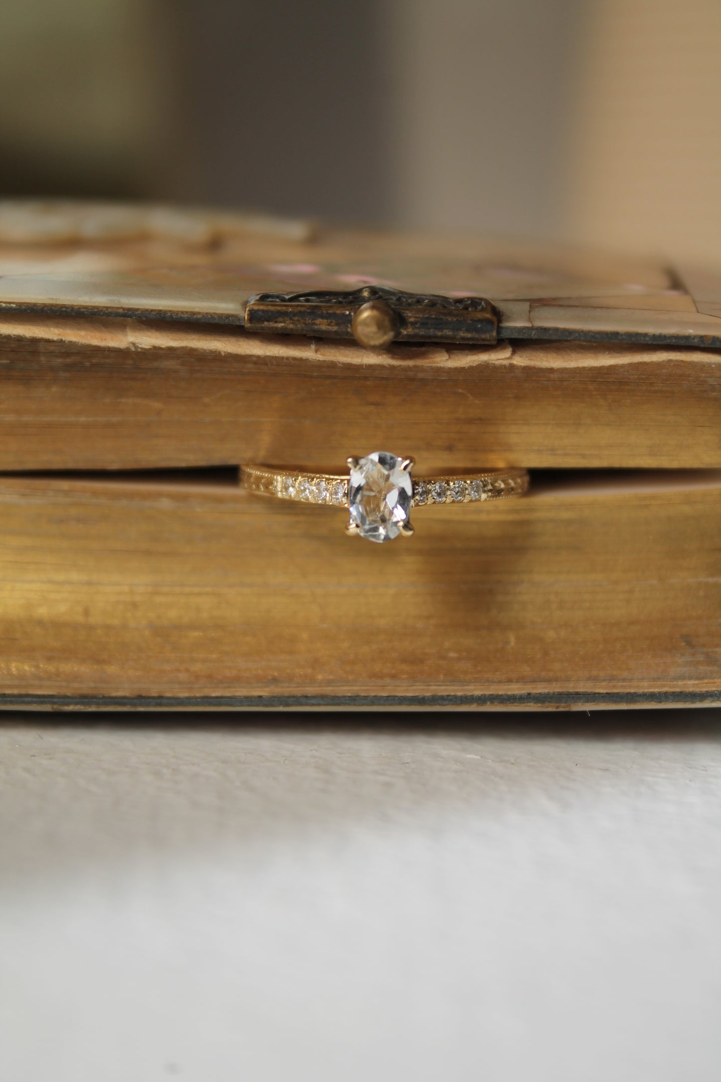 Anillo oro amarillo, aguamarina y brillantes