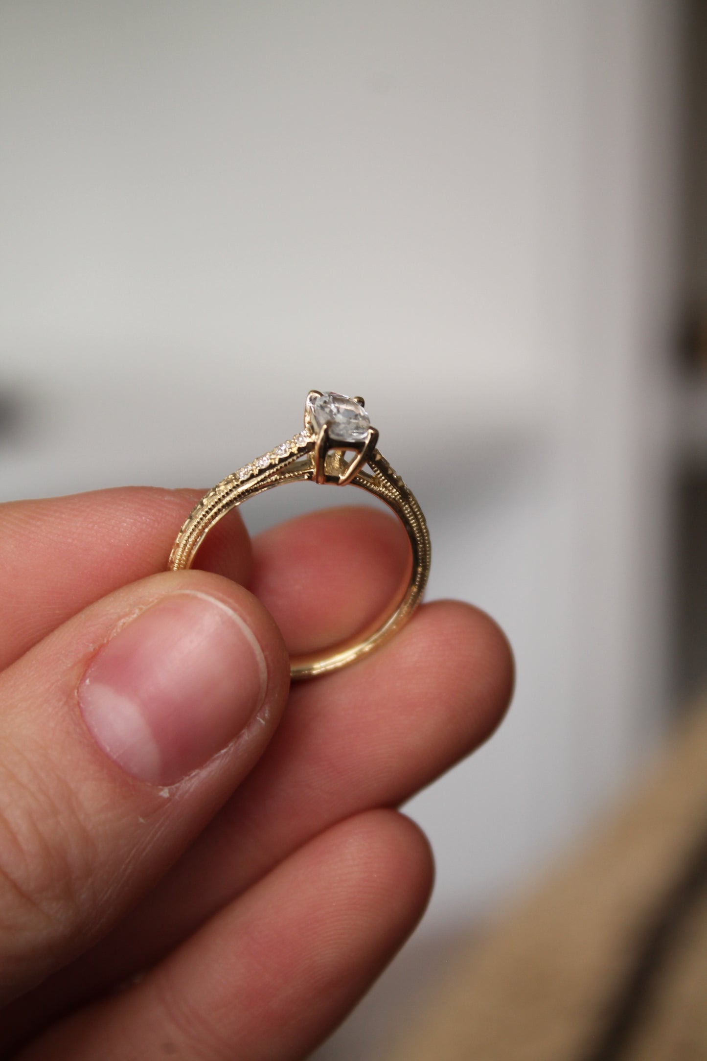 Anillo oro amarillo, aguamarina y brillantes