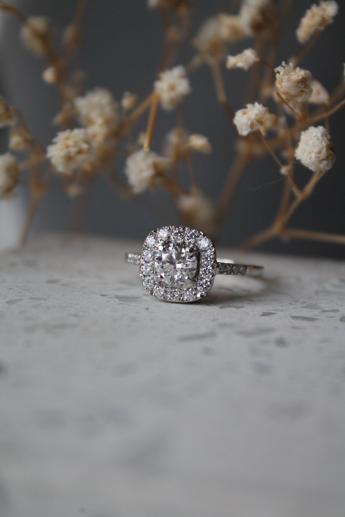 Anillo a pedido, hecho a mano, platino, y brillantes