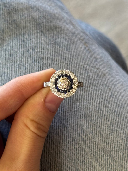 Anillo a pedido, hecho a mano, platino, zafiro y brillantes