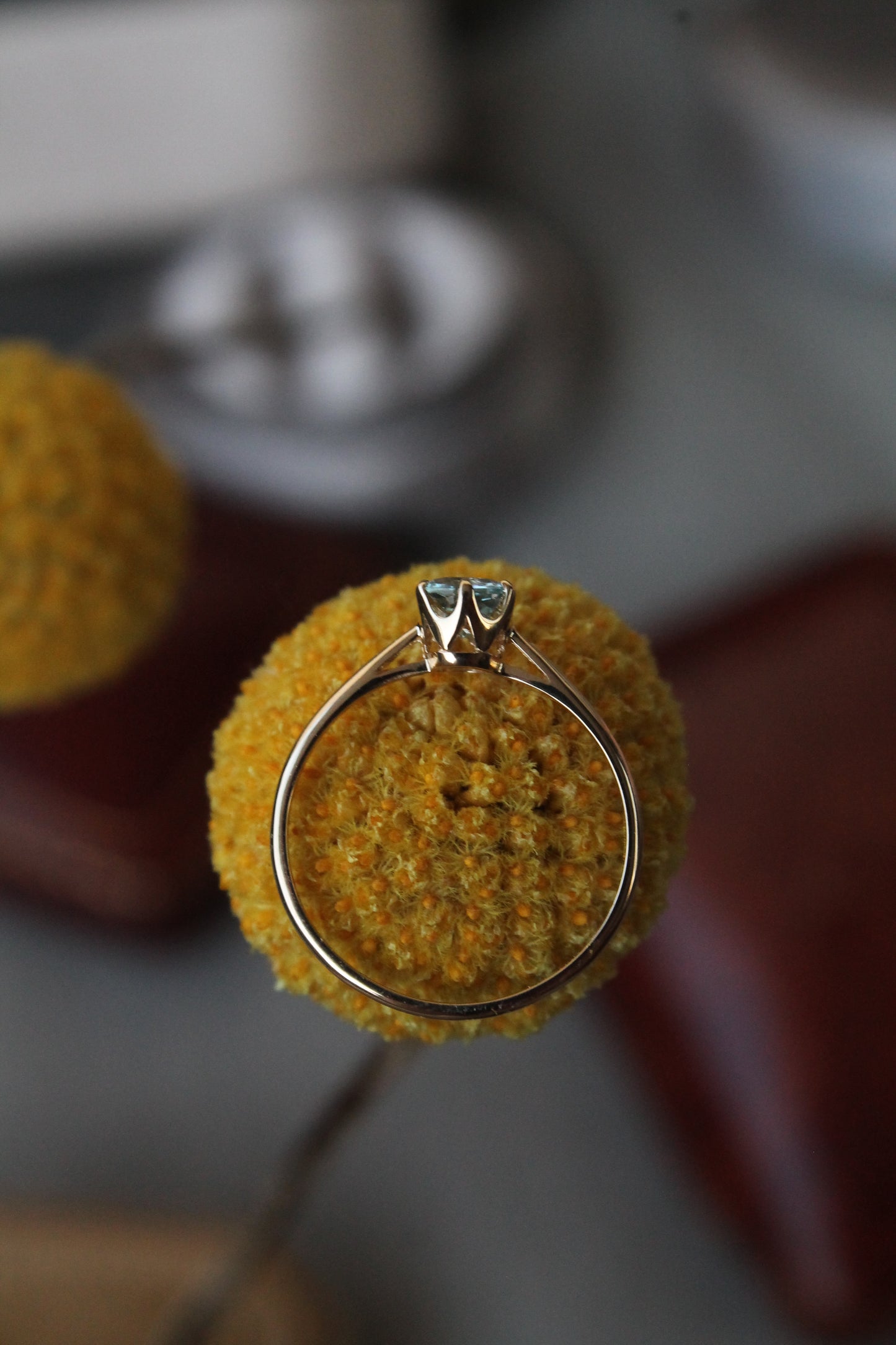 Anillo a pedido, hecho a mano, oro amarillo y aguamarina.