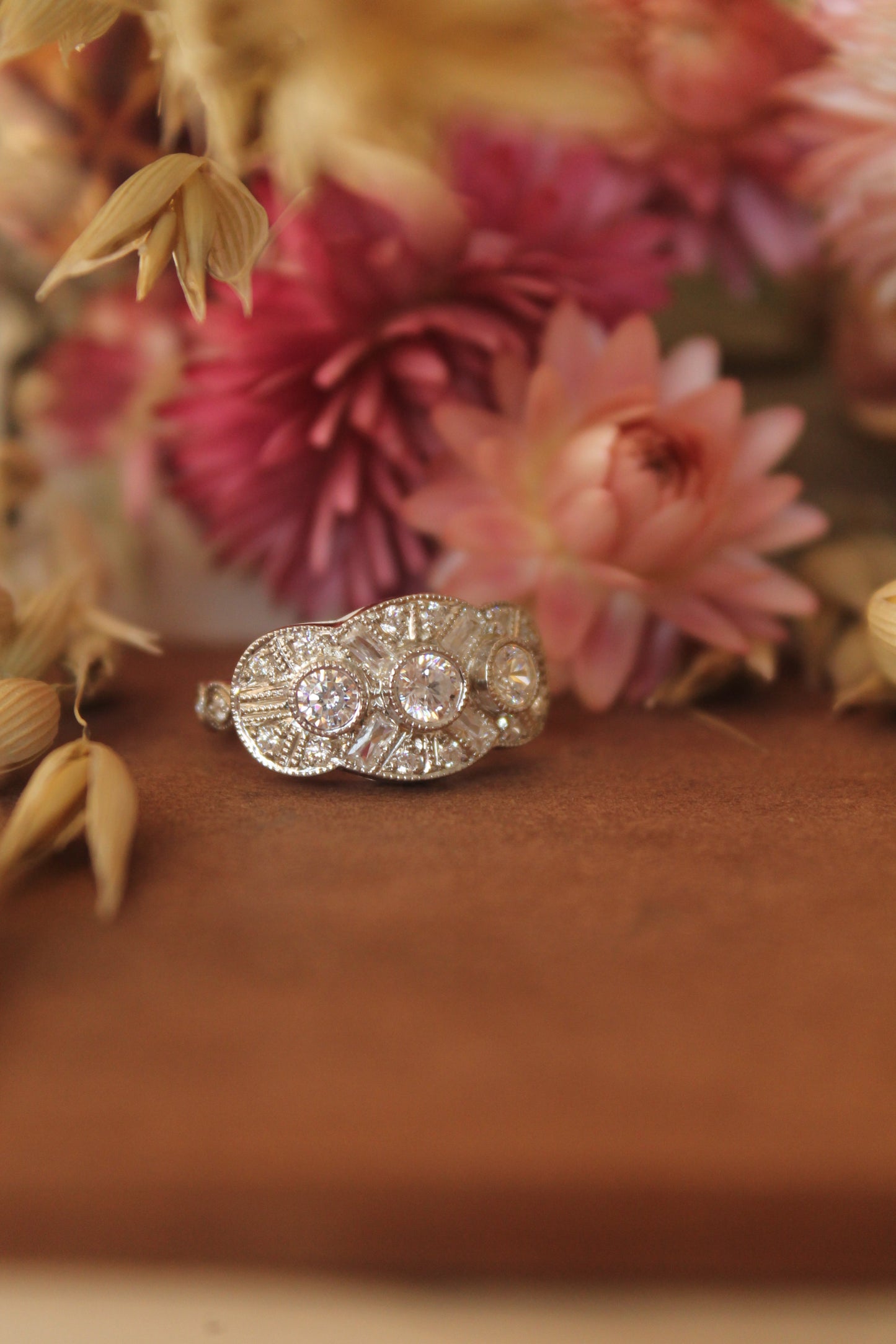 Anillo hecho a mano, plata 925 con baño de rodio y piedras zirconitas