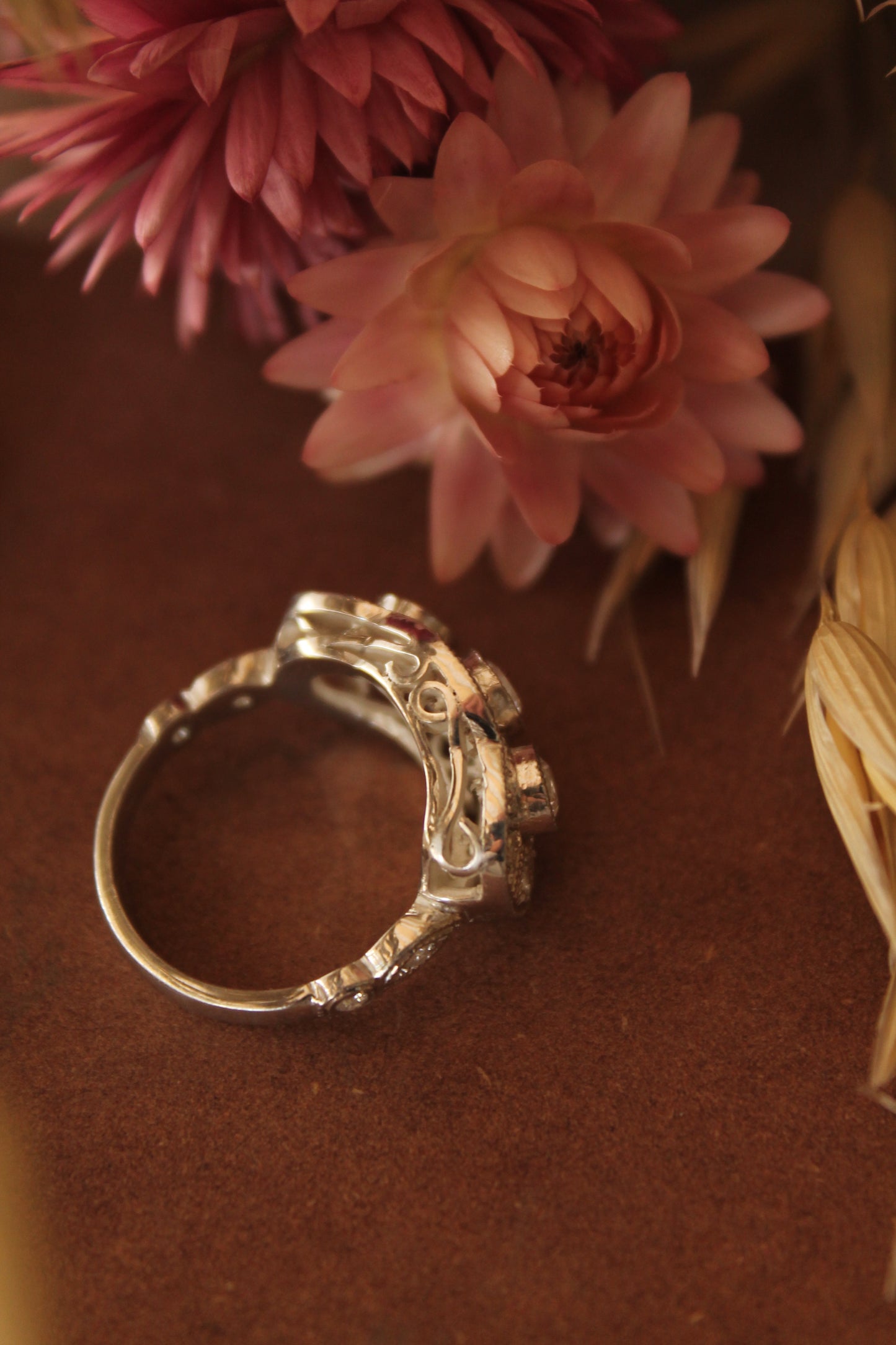 Anillo hecho a mano, plata 925 con baño de rodio y piedras zirconitas