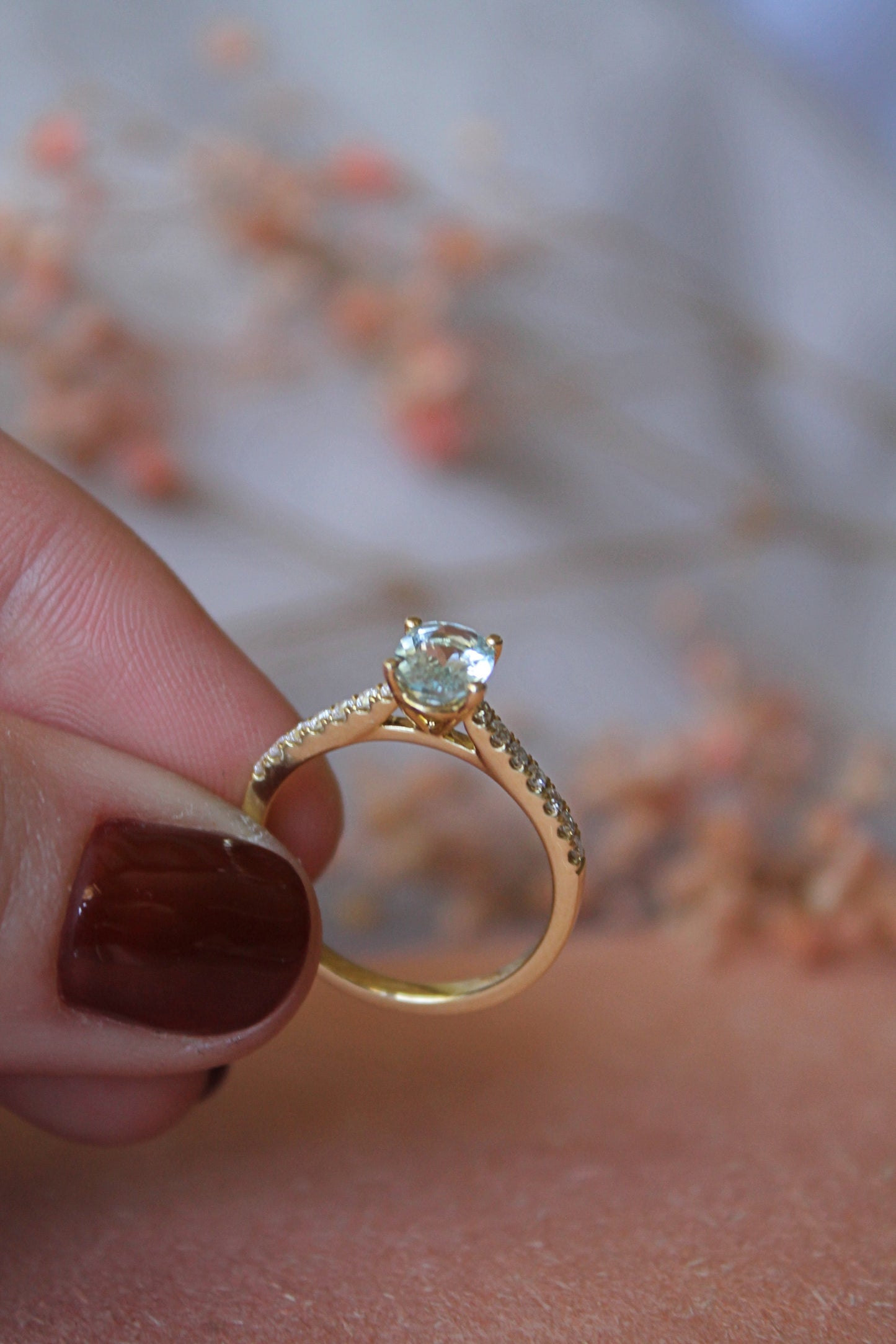 Anillo oro amarillo, aguamarina y brillantes