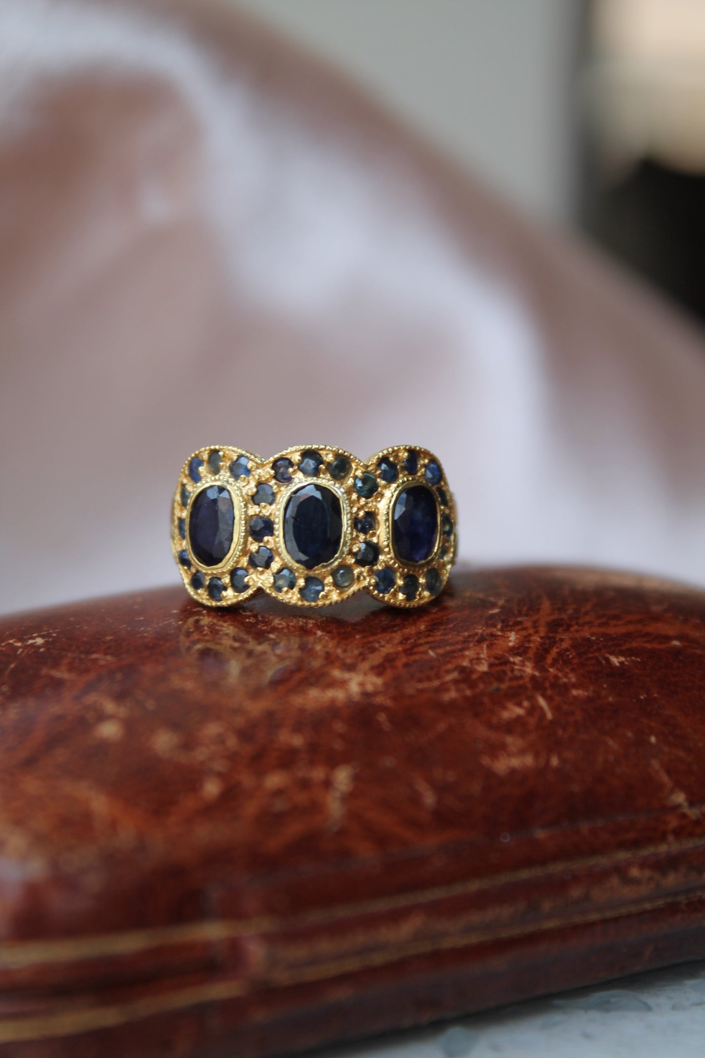 Anillo plata 925 enchapado en oro y zafiro