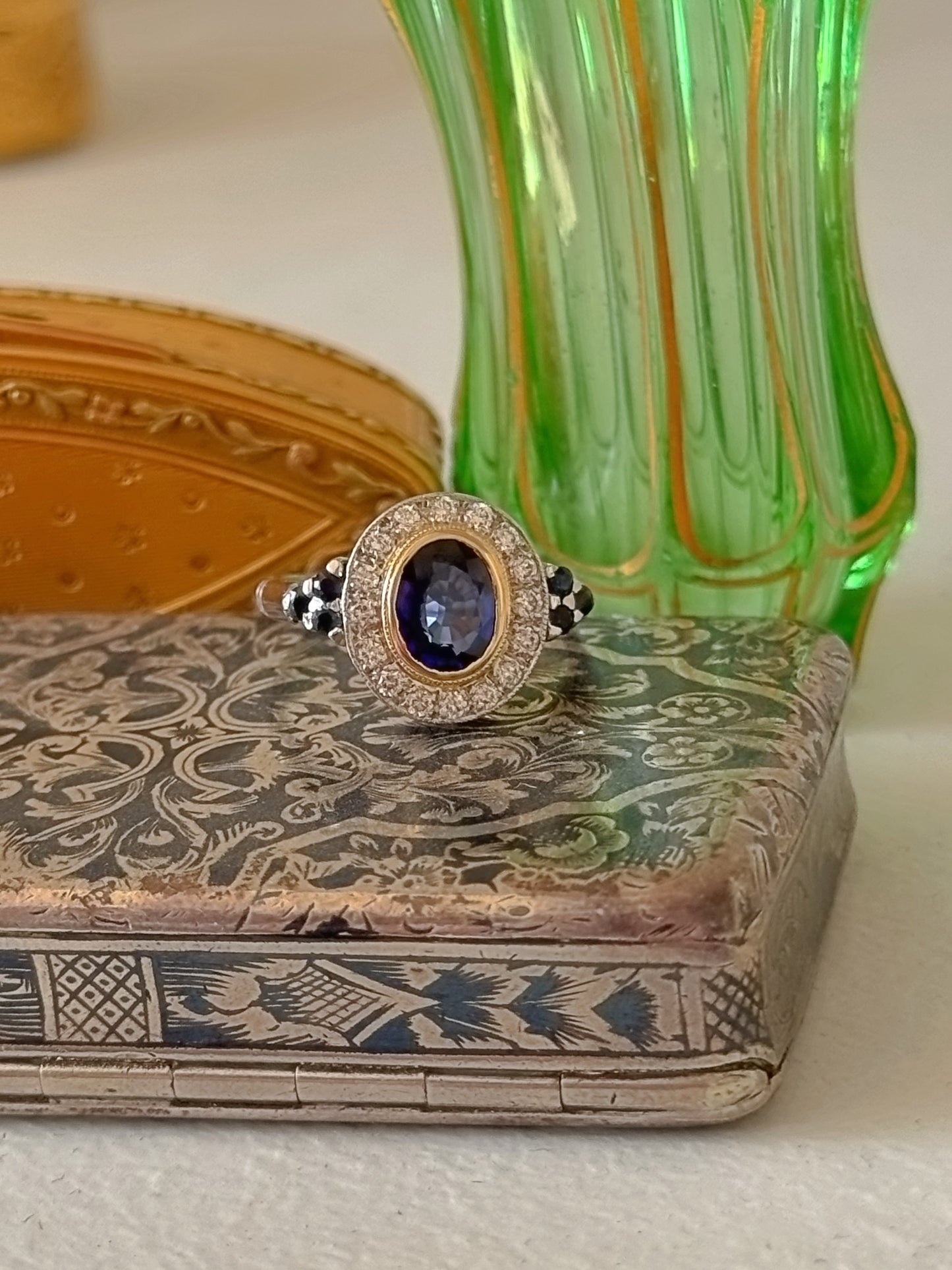 Anillo a pedido, hecho a mano, platino, oro amarillo zafiro y brillantes
