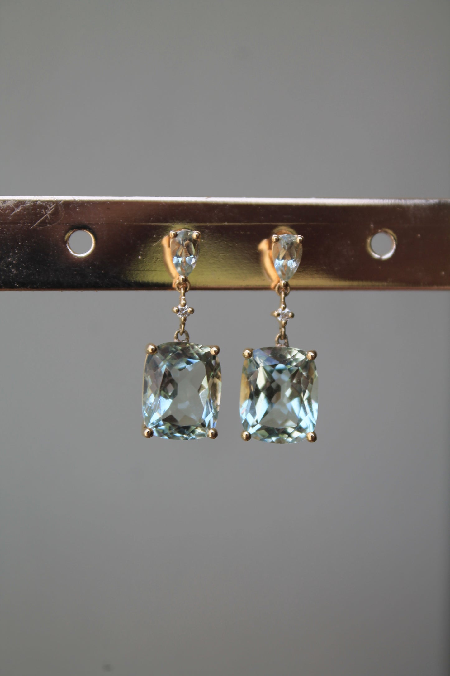 Aros oro amarillo y amatista verde