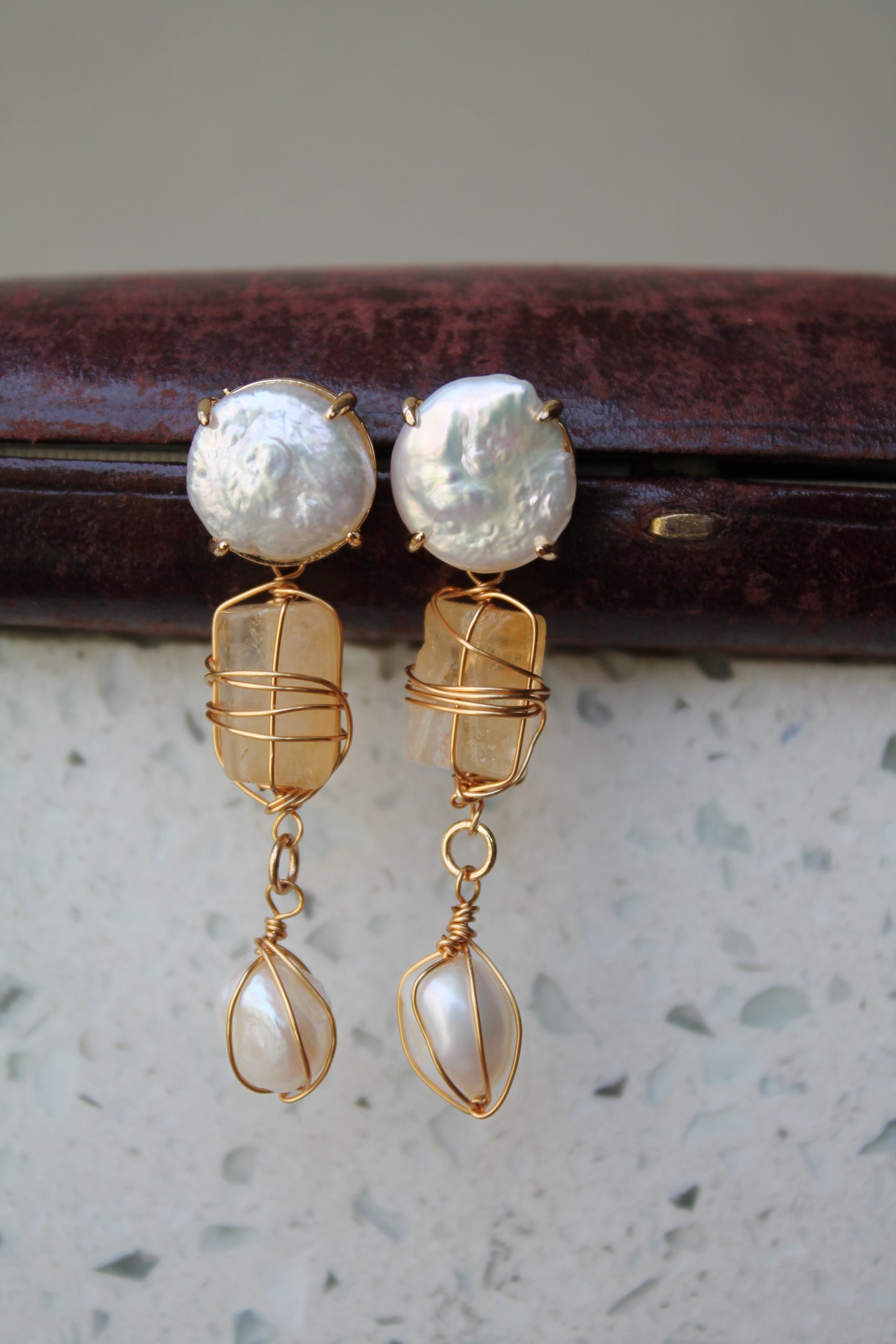 Aros plata 925 enchapados en oro, perla y cuarzo