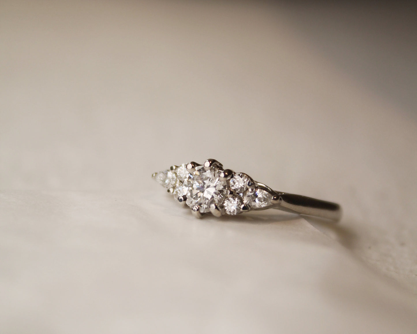 Anillo platino y diamantes