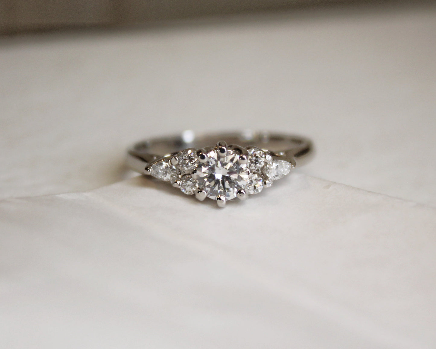 Anillo platino y diamantes