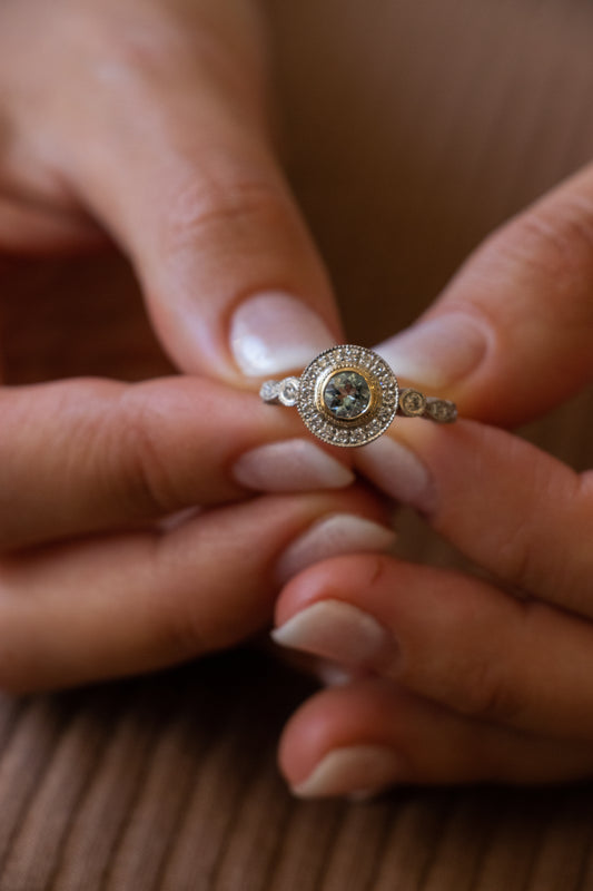 Anillo a pedido, hecho a mano, platino, oro amarillo, aguamarina y brillantes.