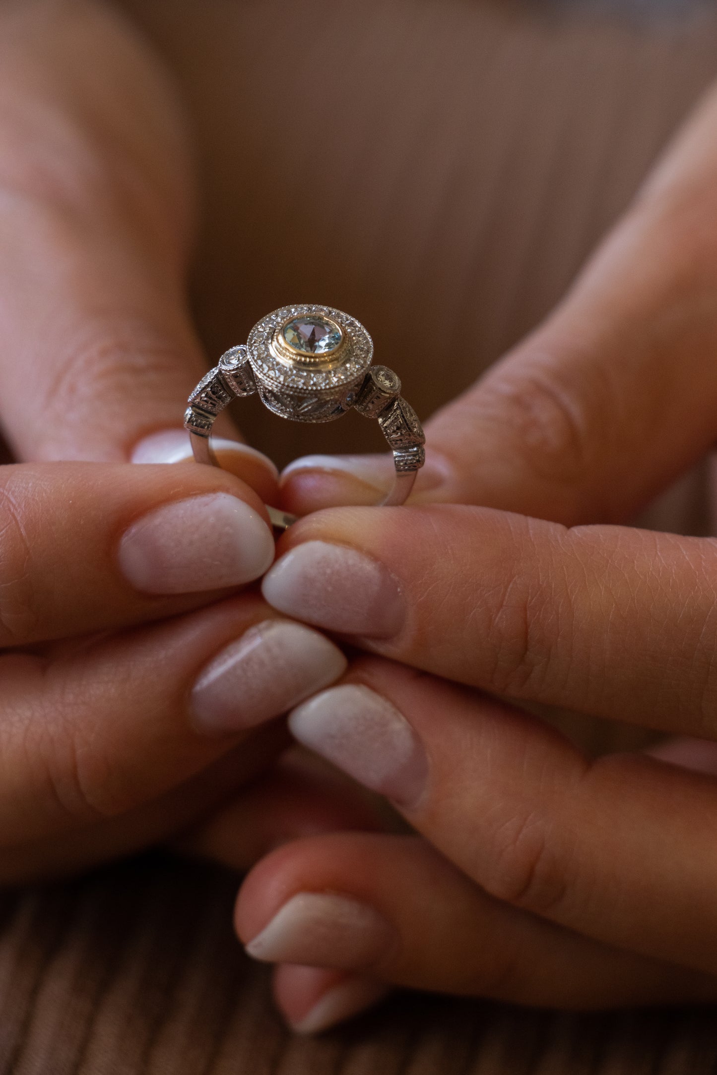 Anillo a pedido, hecho a mano, platino, oro amarillo, aguamarina y brillantes.