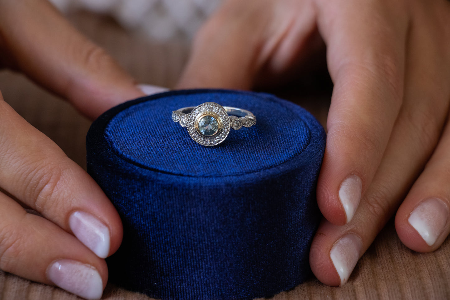 Anillo a pedido, hecho a mano, platino, oro amarillo, aguamarina y brillantes.
