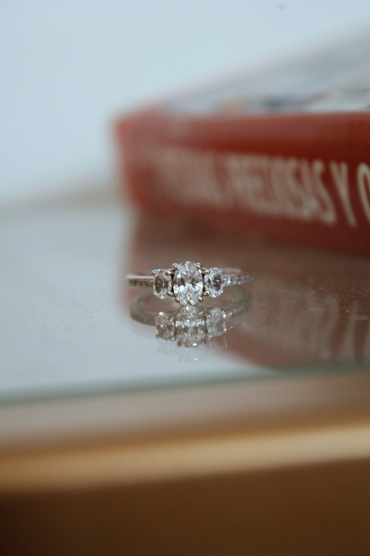 Anillo a pedido, hecho a mano, platino, y brillantes