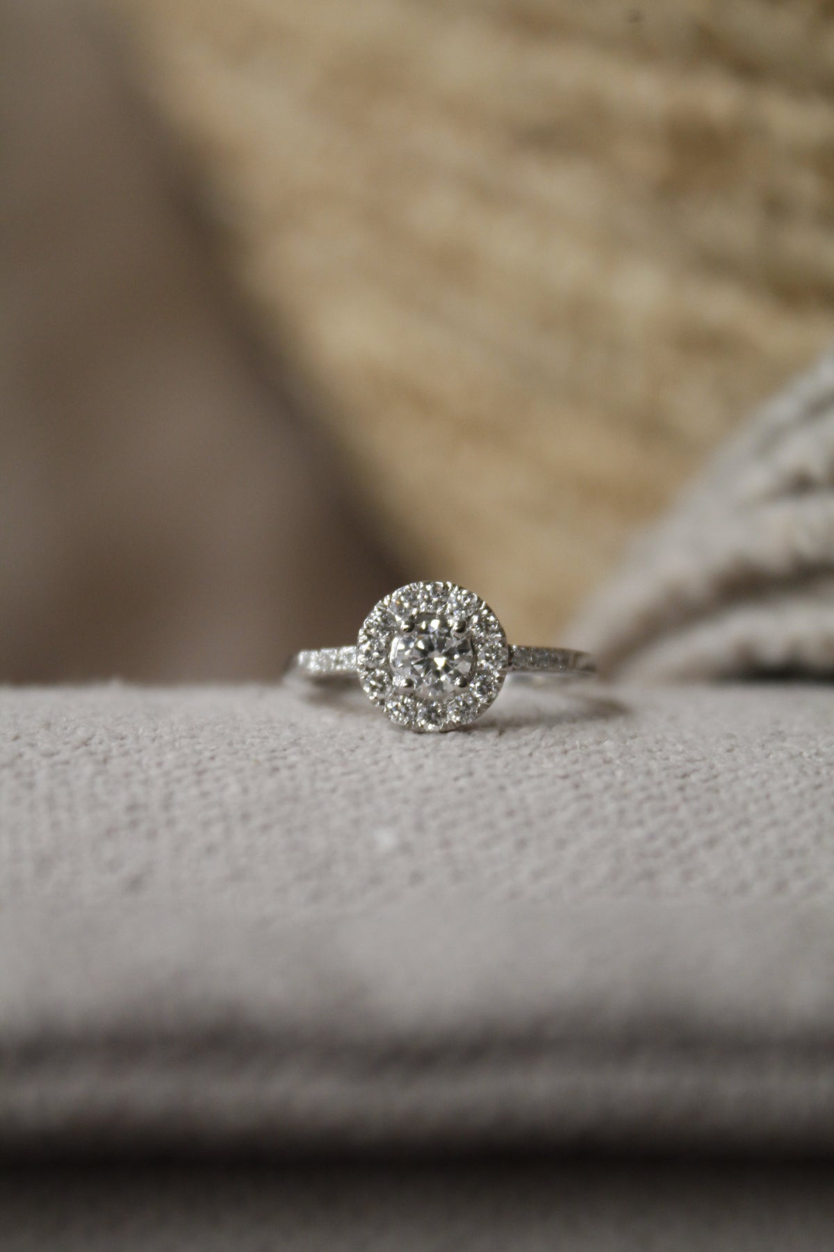 Anillo a pedido, hecho a mano, platino y brillantes