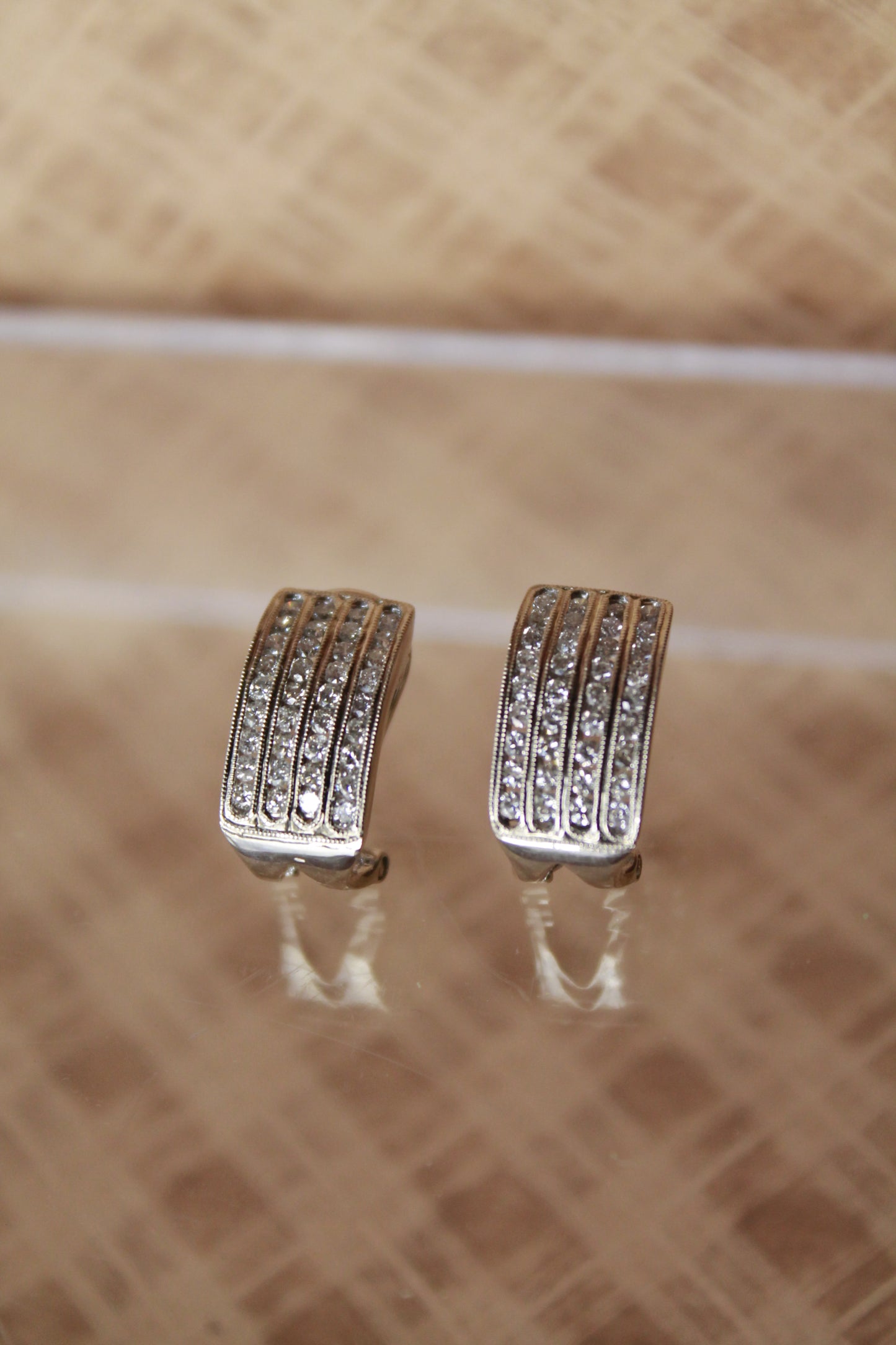 Aros europeos, hechas a mano, triple hilera, oro blanco italiano y brillantes