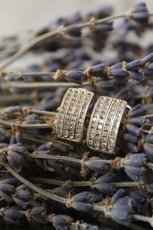 Aros europeos, hechas a mano, triple hilera, oro blanco italiano y brillantes