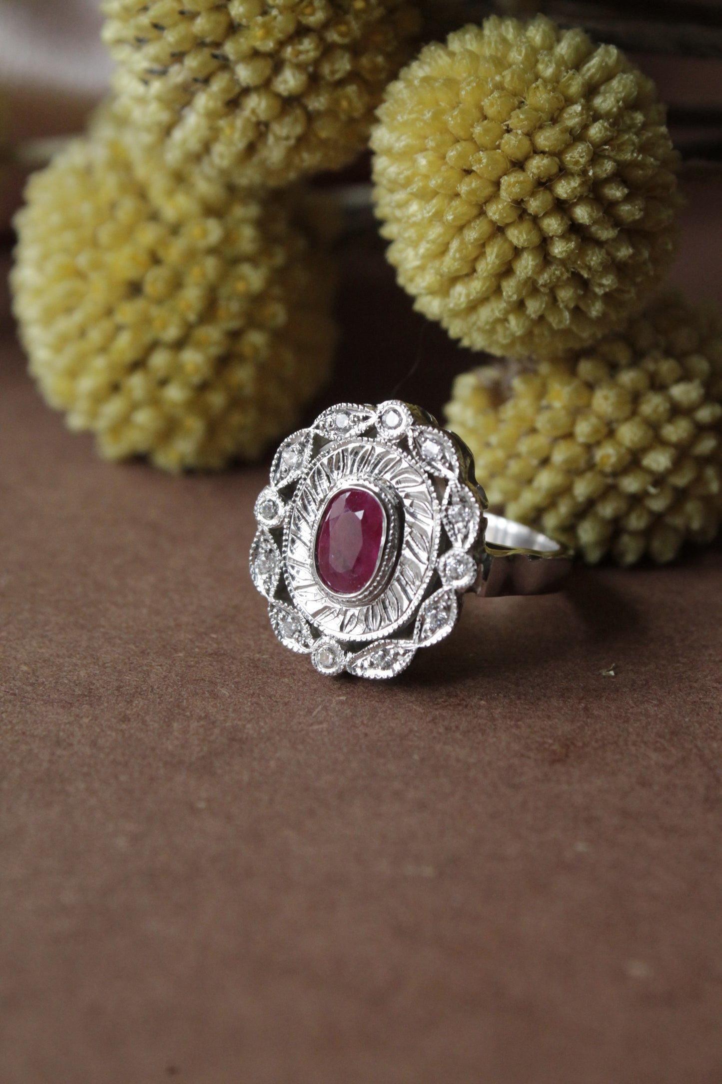 Anillo  diseño floral, hecho a mano, plata 925 y Rubí natural