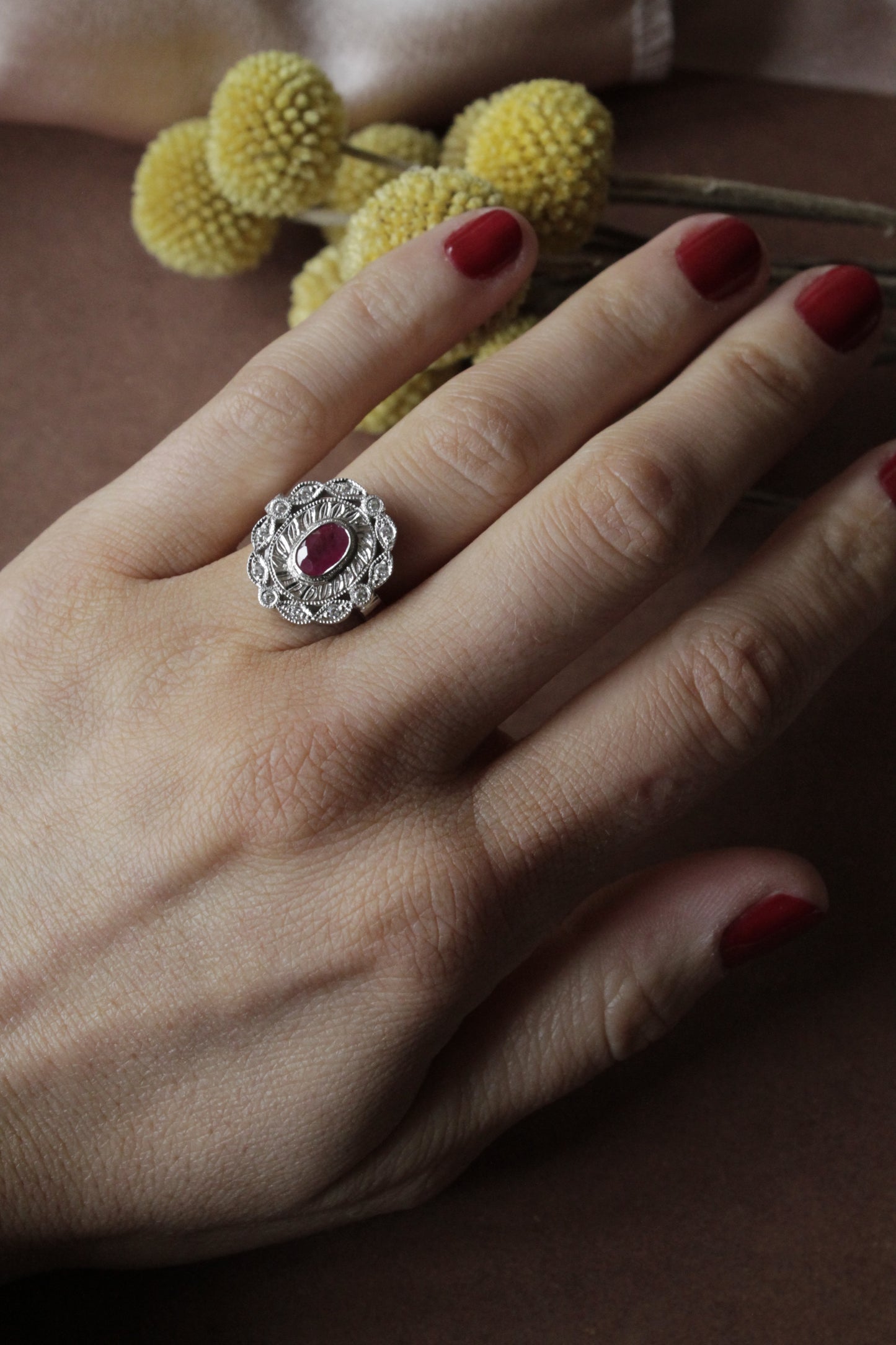 Anillo  diseño floral, hecho a mano, plata 925 y Rubí natural