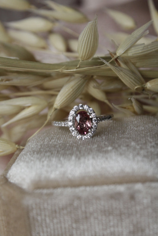 Anillo halo, hecho a máquina, plata 925 y zirconitas y turmalina rosa