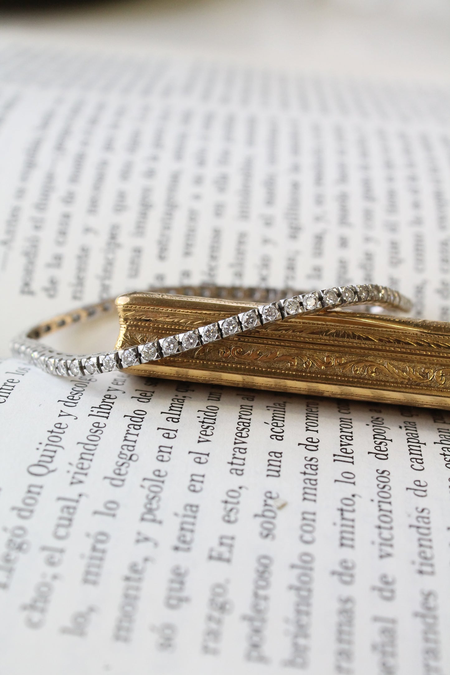 Pulsera europea modelo "tennis", oro blanco y brillantes