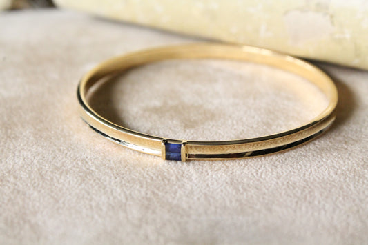 Pulsera europea modelo esclava, oro amarillo y zafiro