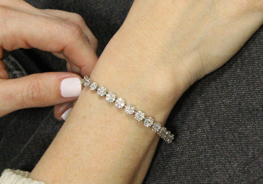 Pulsera europea modelo "tennis", oro blanco y brillantes