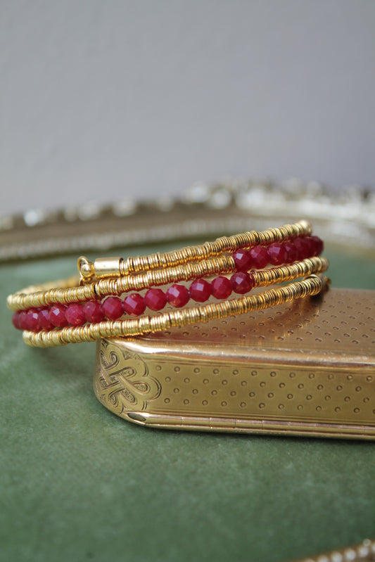 Pulsera metal plata 925, enchape en oro y rubies.