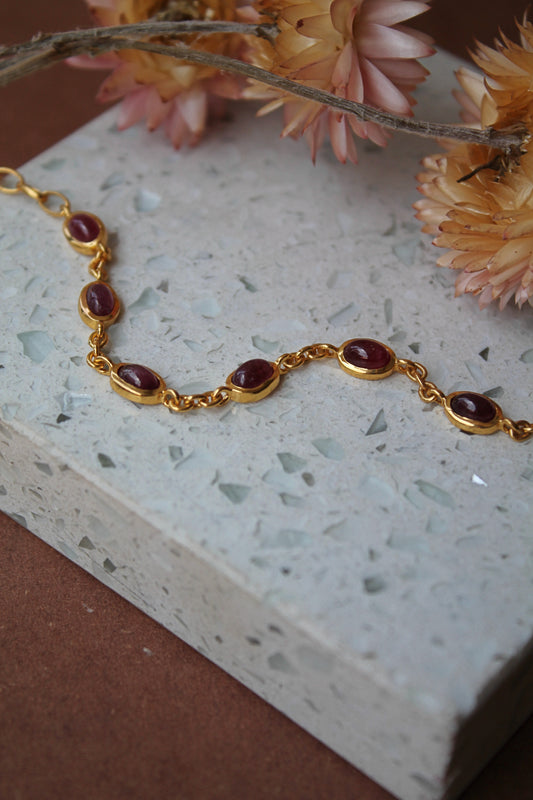 Pulsera metal plata 925, enchape en oro y rubíes